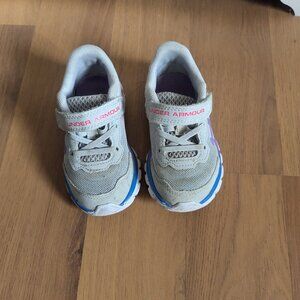 Under Armour toddler size 6 shoes